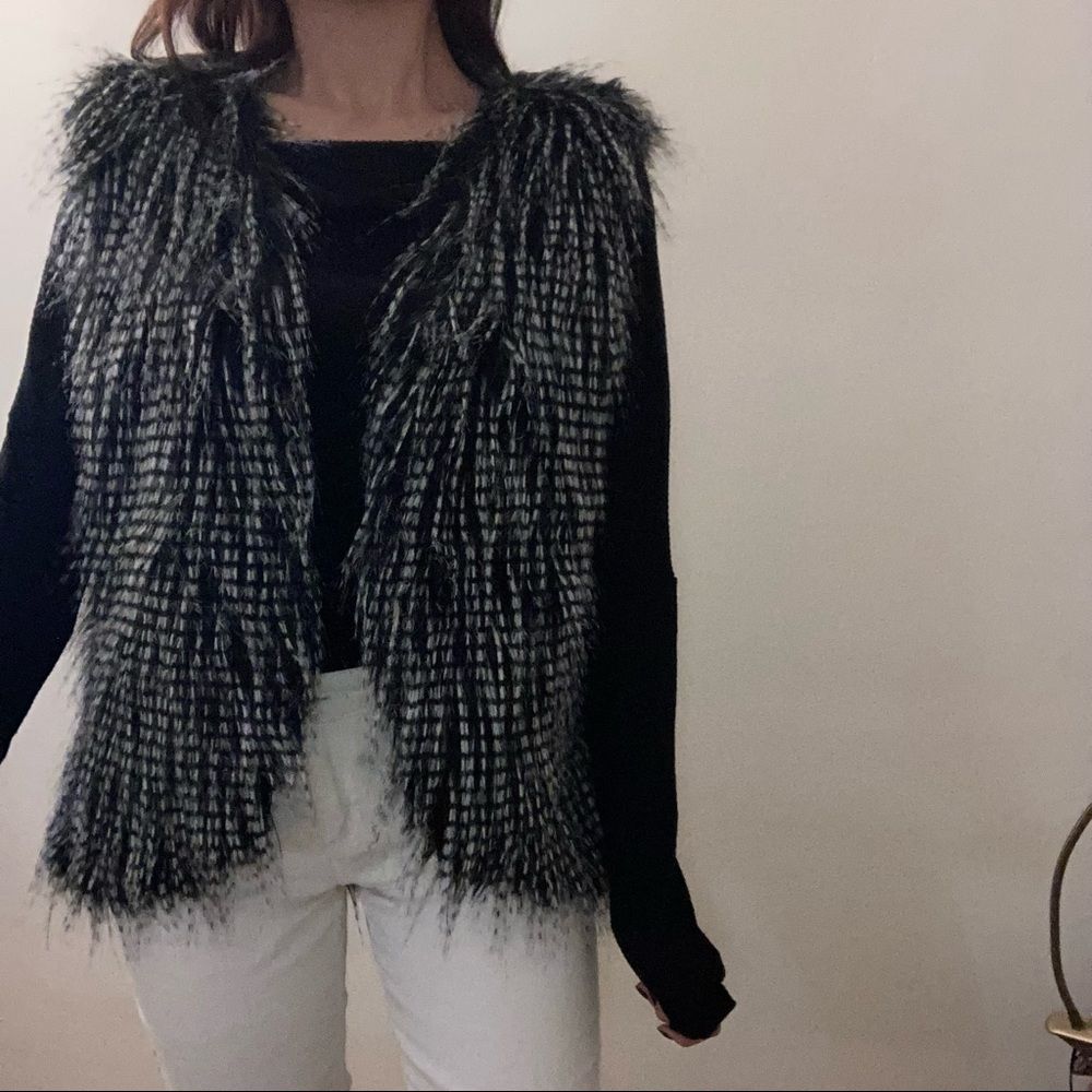 Black and White Patterned Fur Vest - Picture 2 of 4